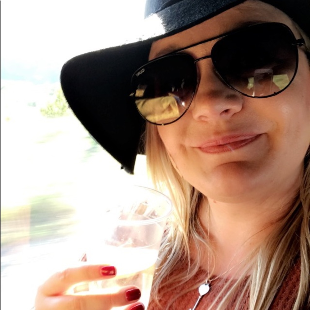 Meet your Posher, Liz